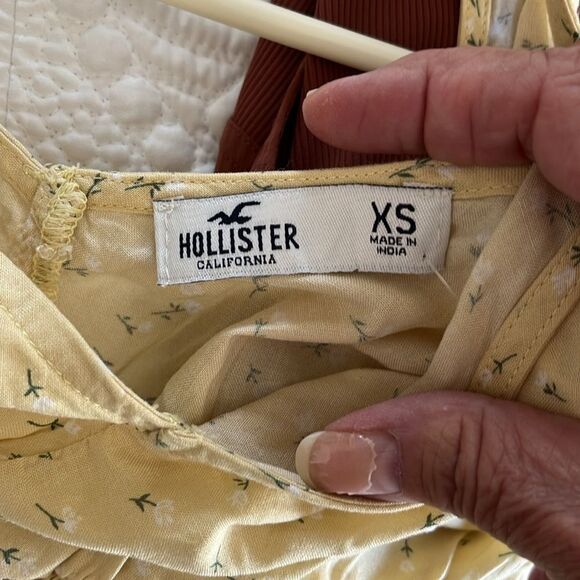 Hollister Floral Yellow Top Size XS NWT - Picture 2 of 5